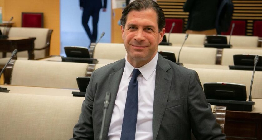VOX rimprovera al Ministro dell’Università il blocco di 40.000 omologazioni di titoli stranieri per lavorare in Spagna